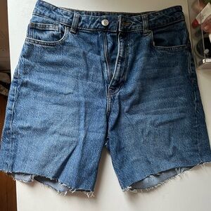 Dark wash denim shorts || Zara
